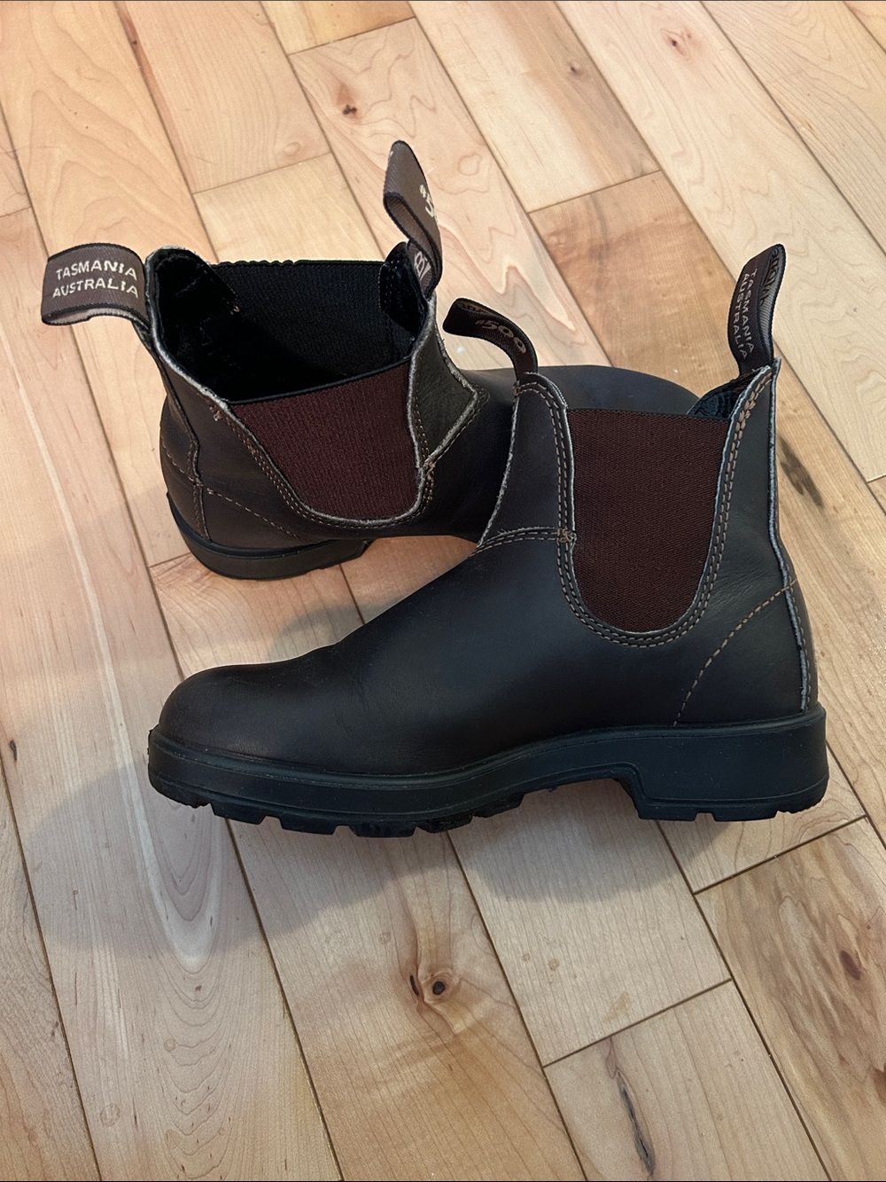 Blundstone Women's Dark brown Leather Chelsea Booties with Brown Elastic Panels